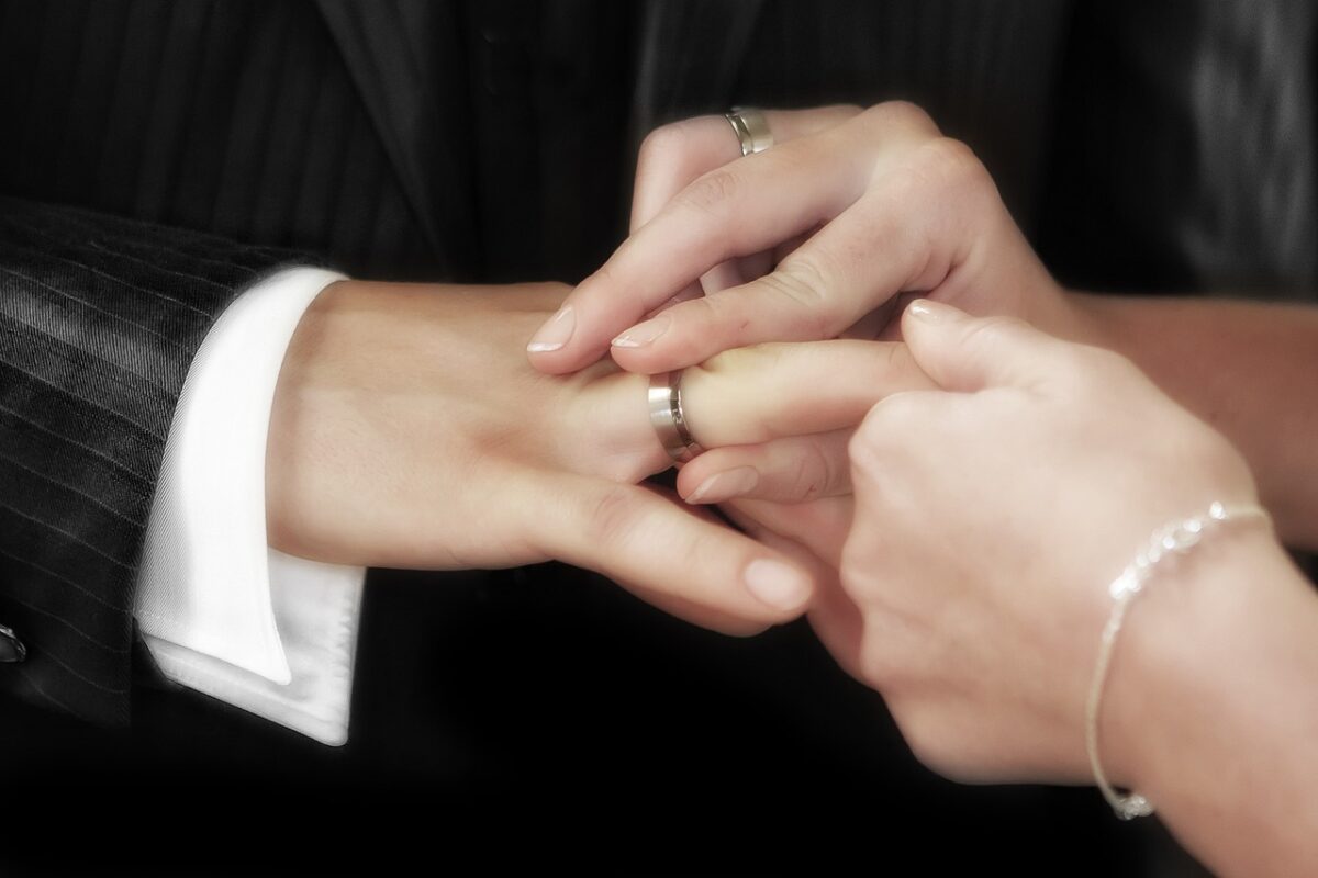 این تصویر دارای صفت خالی alt است؛ نام پروندهٔ آن wedding-540905_1280-1200x800.jpg است