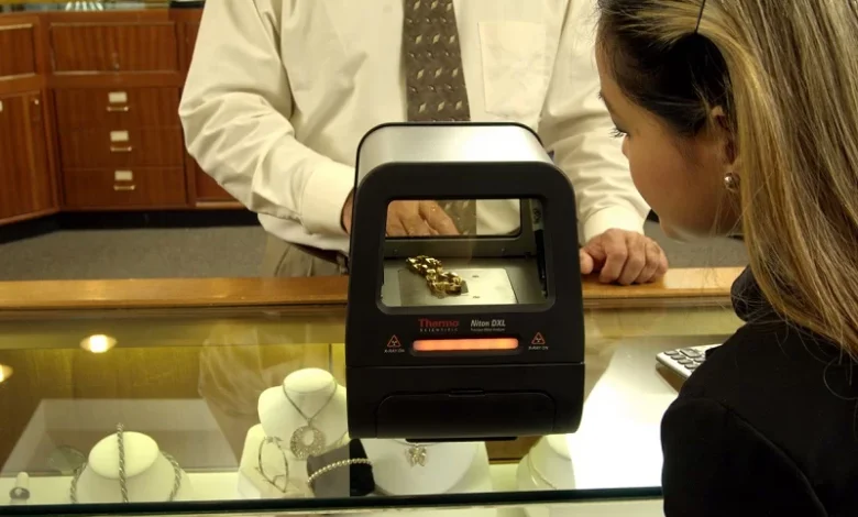 دستگاه XRF که مخفف X-ray Fluorescence است